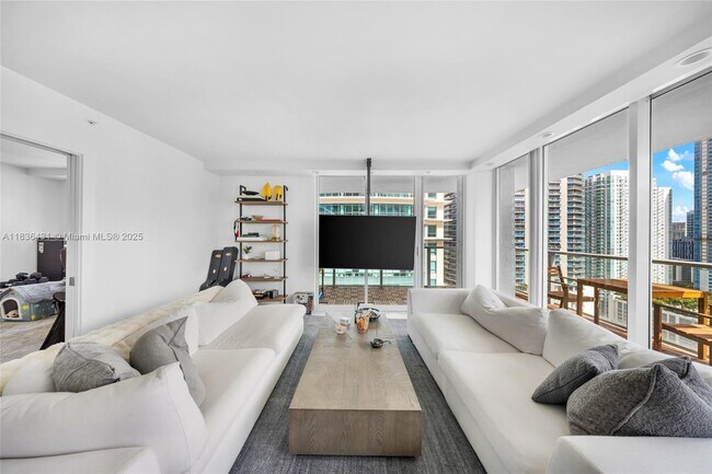 Foto del edificio - 1155 Brickell Bay Dr