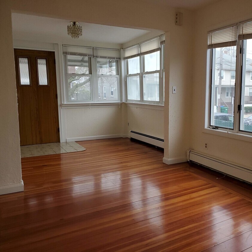 Primary Photo - 22 Smith St