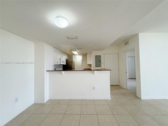 Building Photo - 215 SW 42nd Ave