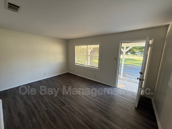 Building Photo - 6014 Windy Hill Cir S