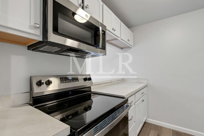 Building Photo - 1700 Lake Park Dr SW