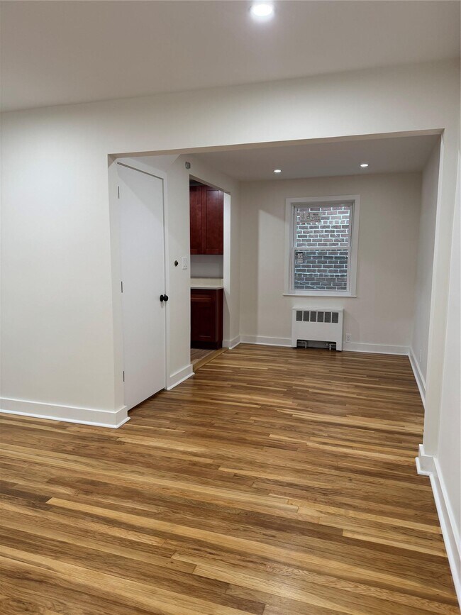 Foto del edificio - 61-21 185th St