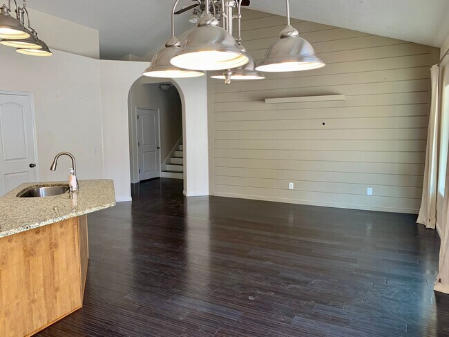 Foto del edificio - Pet-Friendly Four Bedroom Home with RV par...