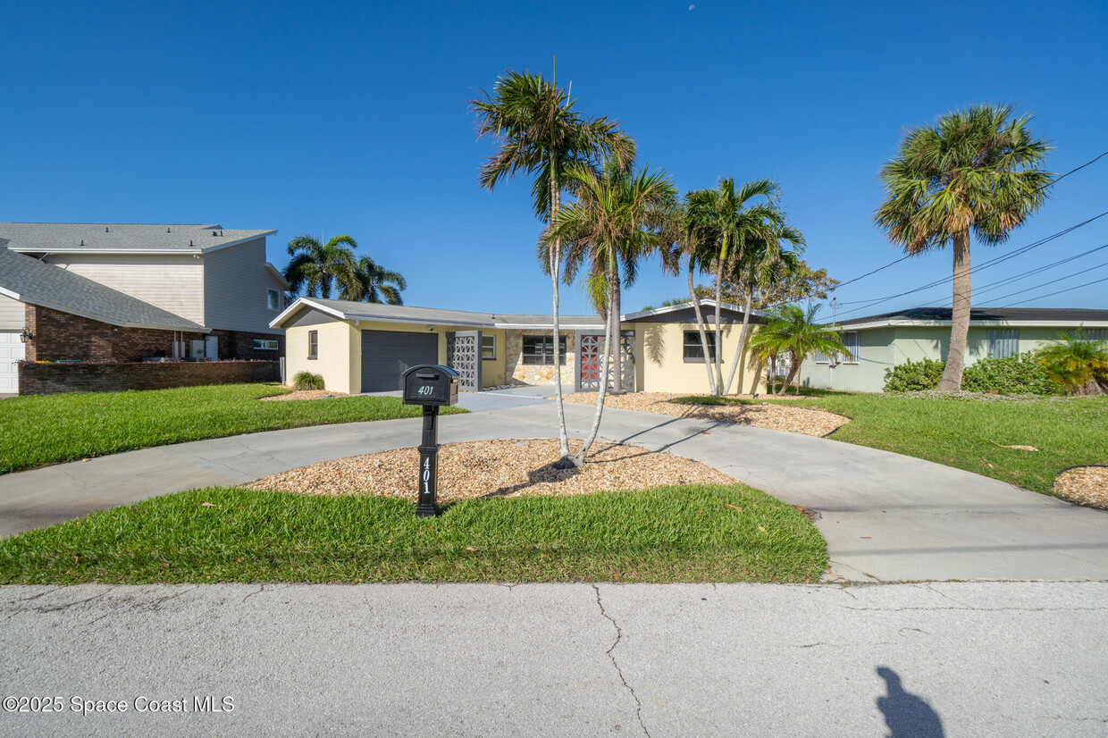 Foto principal - 401 Milford Point Dr