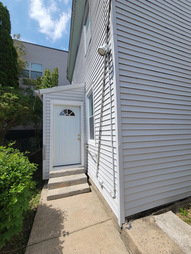 Foto principal - 6401 Adams St