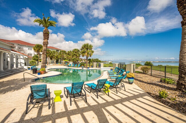 Foto del edificio - Baypoint Apartments