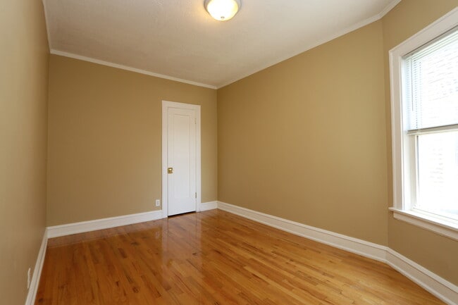 Building Photo - 4457 W Wrightwood Ave