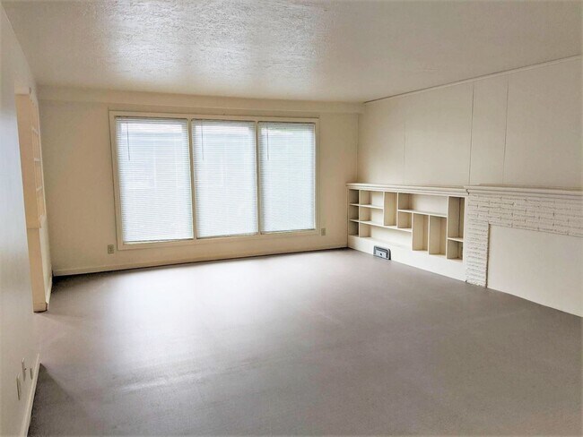 Foto del edificio - Massive S. Campus 7 bedroom house at 23rd ...