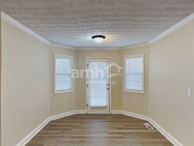 Building Photo - 887 Kendall Park Dr