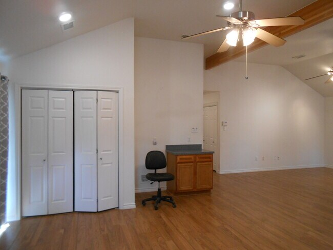 Building Photo - 4221 Tolbert St