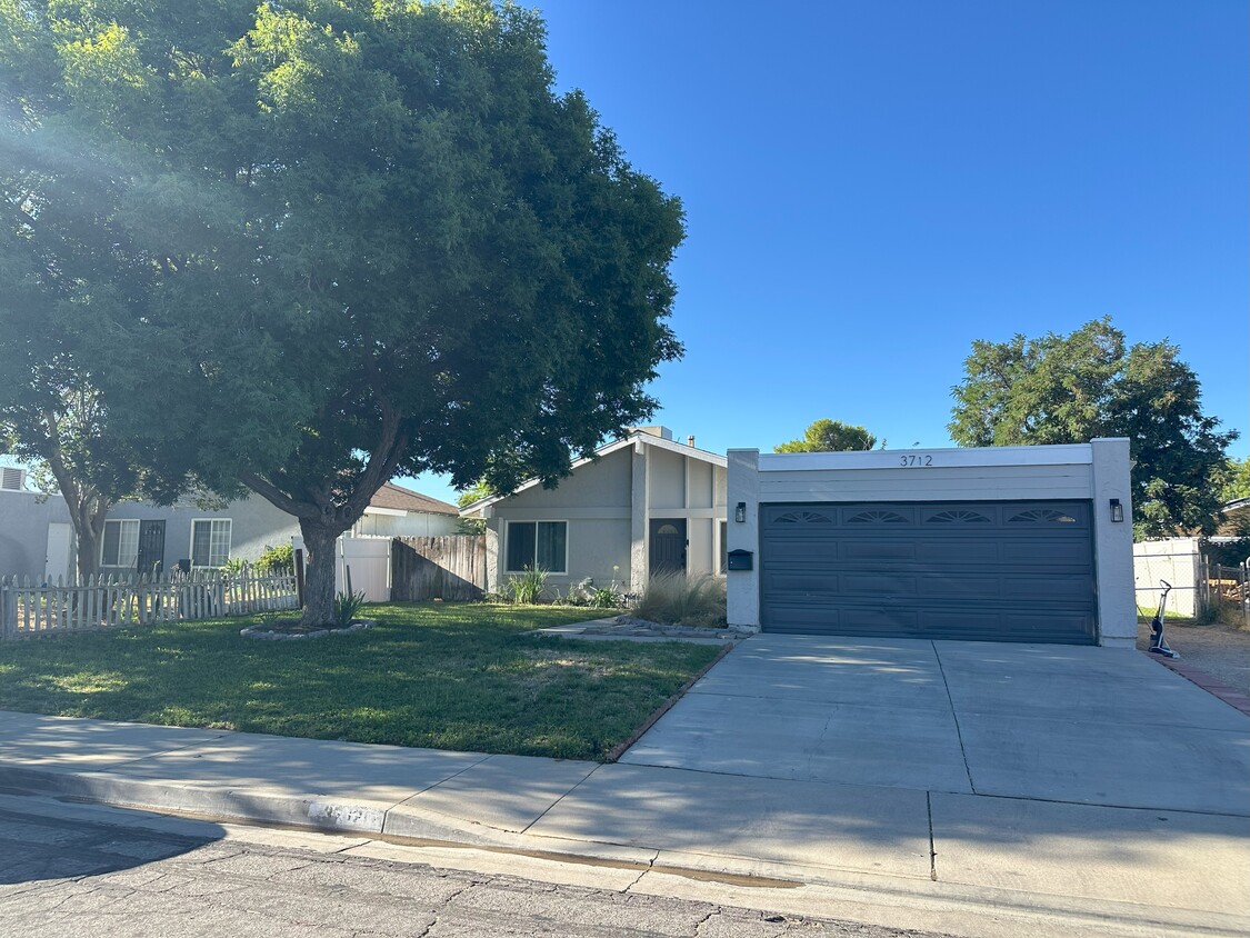 Primary Photo - 3712 W Avenue K14