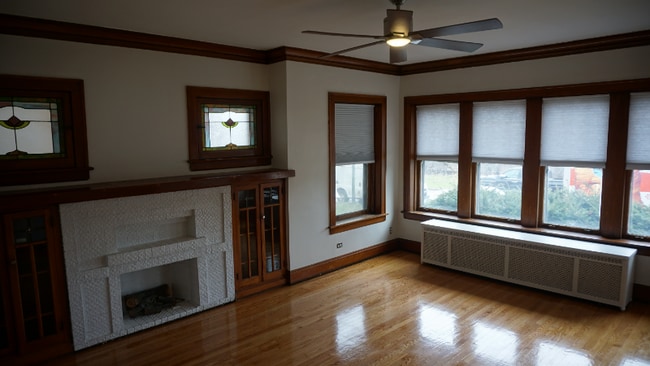 Building Photo - 5040 N Parkside Ave