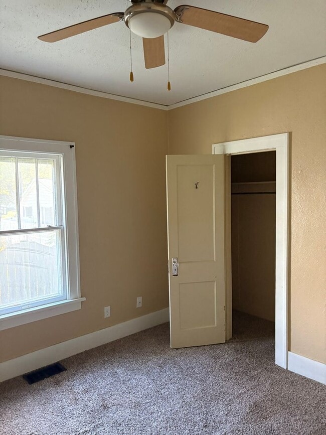 Foto del edificio - 2 BR house w garage, CA, fireplace