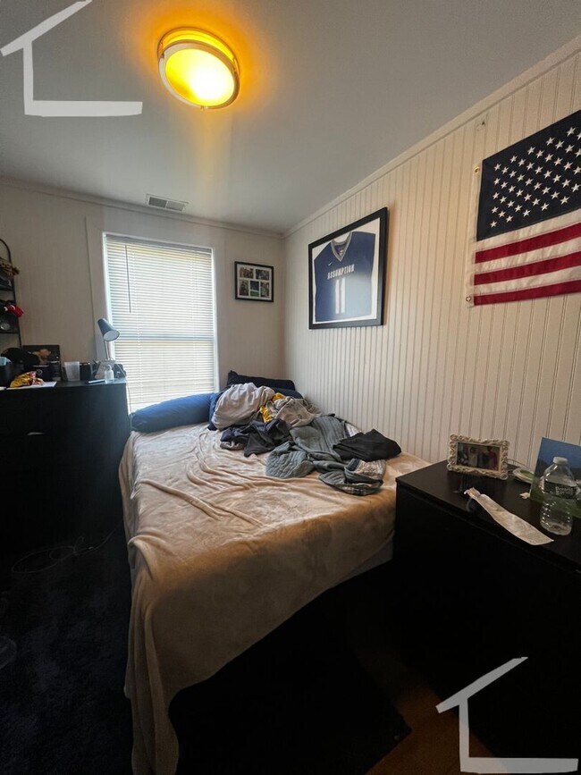 Building Photo - Top-notch and unique South End Apartm___...