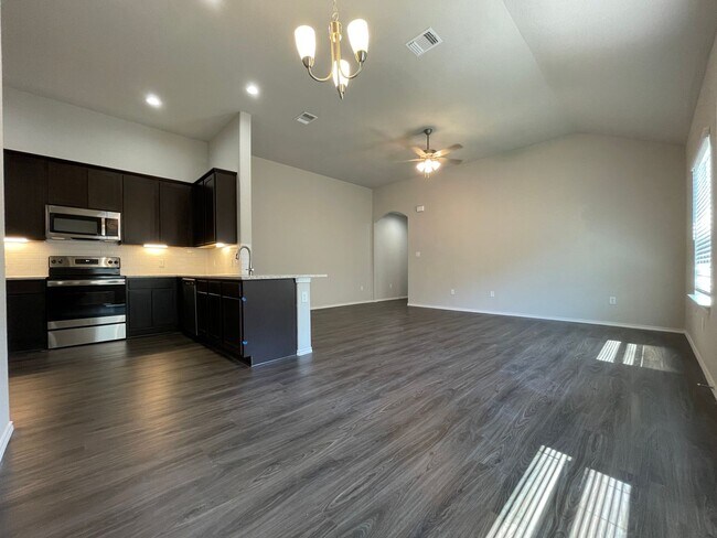 Foto del edificio - TOWNHOME FOR RENT