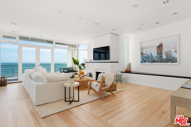 Foto del edificio - 24752 Malibu Rd