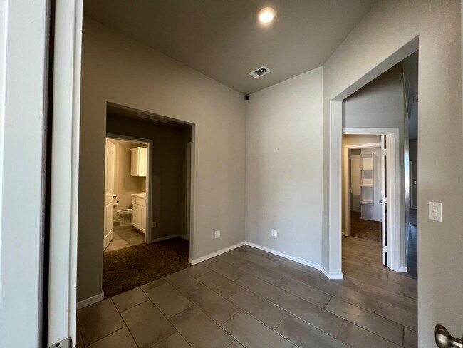 Foto del edificio - 3128 Urbana Pl