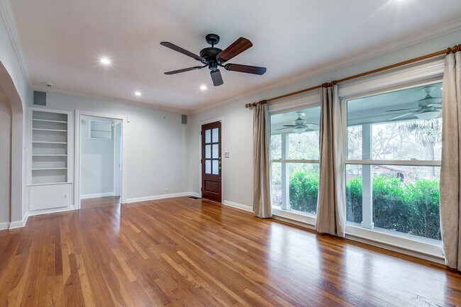 Foto del edificio - 3 Bedroom in Alamo Heights