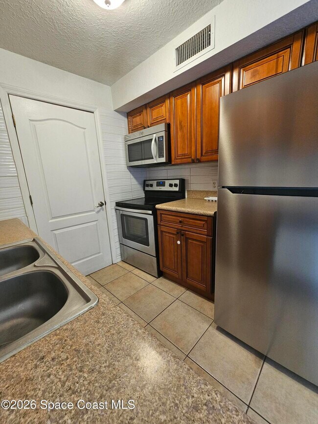 Building Photo - 2101 Forest Knoll Dr NE