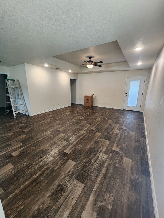 Building Photo - 3/2 Brick Home in Lampasas