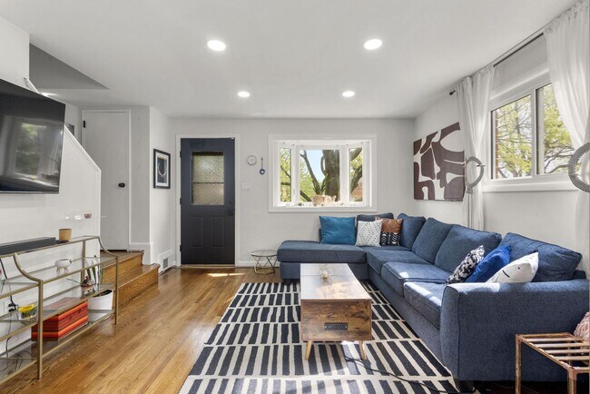 Foto del edificio - 3300 Manorwood Dr