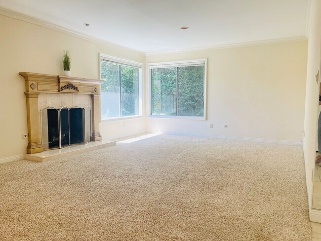 Building Photo - Beautiful 3 bed, single story, Thousand Oa...