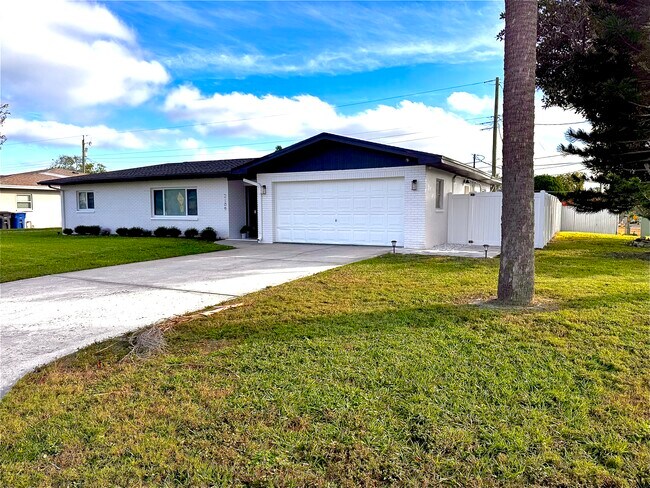 Building Photo - 2109 Academy Dr