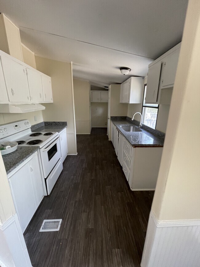 Building Photo - 251 New Cassel Dr