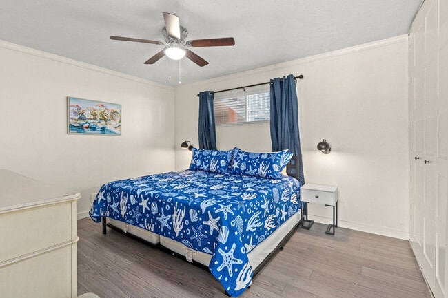 Building Photo - 4000 Gulf Terrace Dr