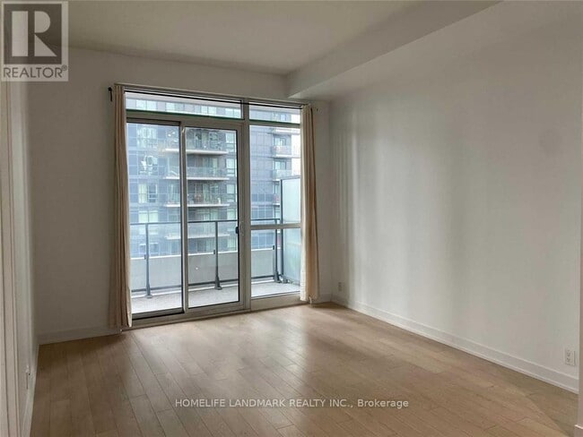 Photo du bâtiment - 10 Park Lawn Rd