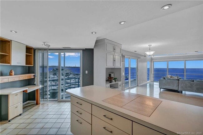 Building Photo - 8 Harbour Close