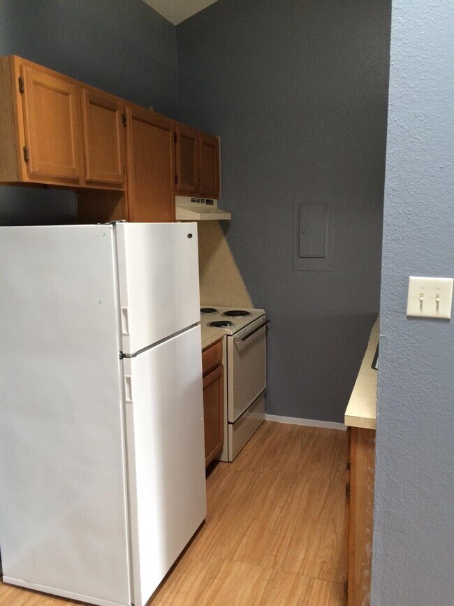 Building Photo - 120 N Troy Ave