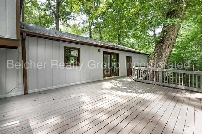 Building Photo - Beautiful 5BR with Finished Basement