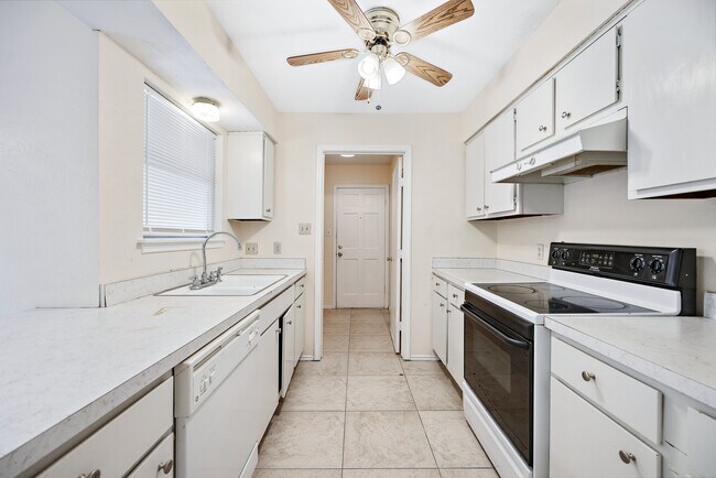 Foto del edificio - 4509 Altamesa Blvd