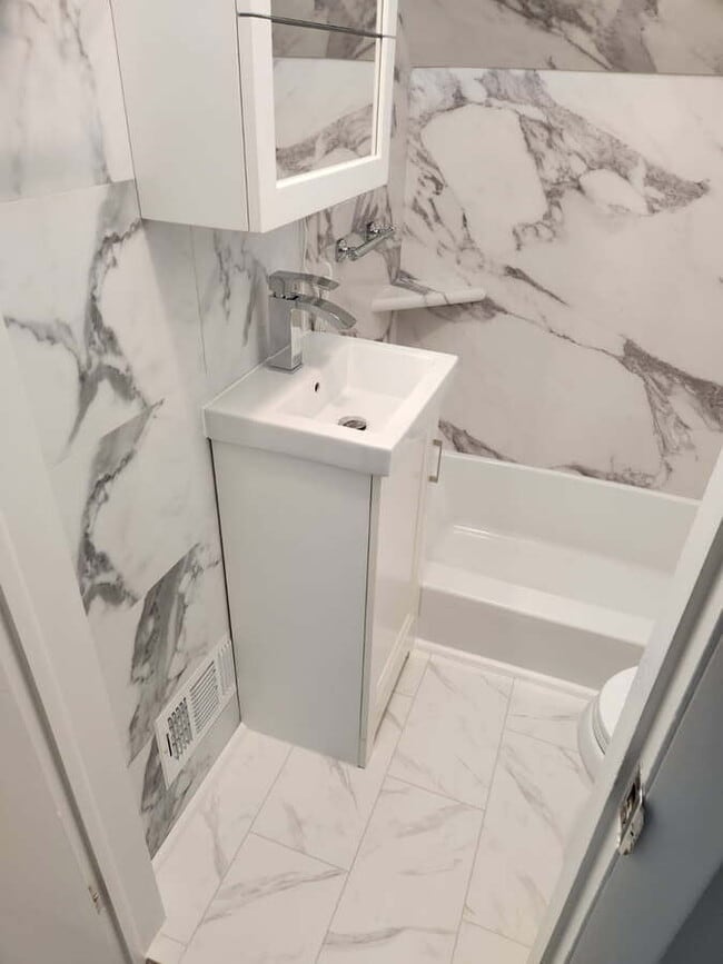 Foto del edificio - 114 W Main Ave