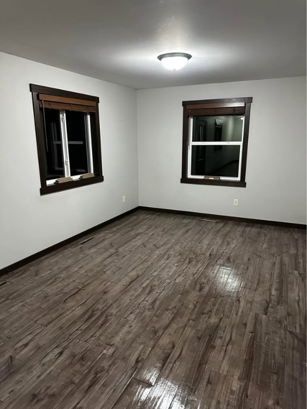 Building Photo - 1042 E Madison St