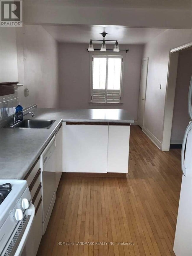 Building Photo - 15 Craigmore Crescent