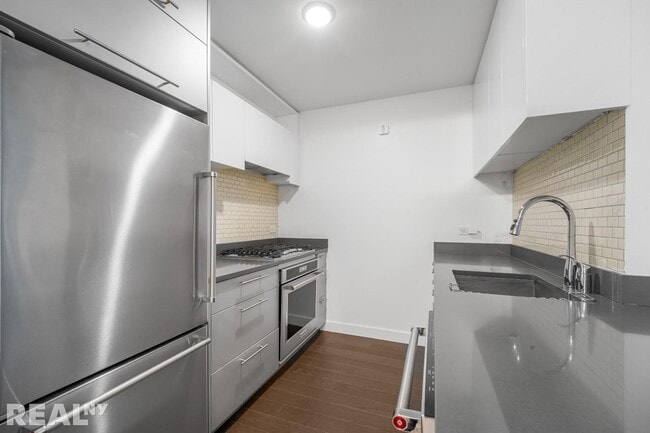 Building Photo - 181 Front St