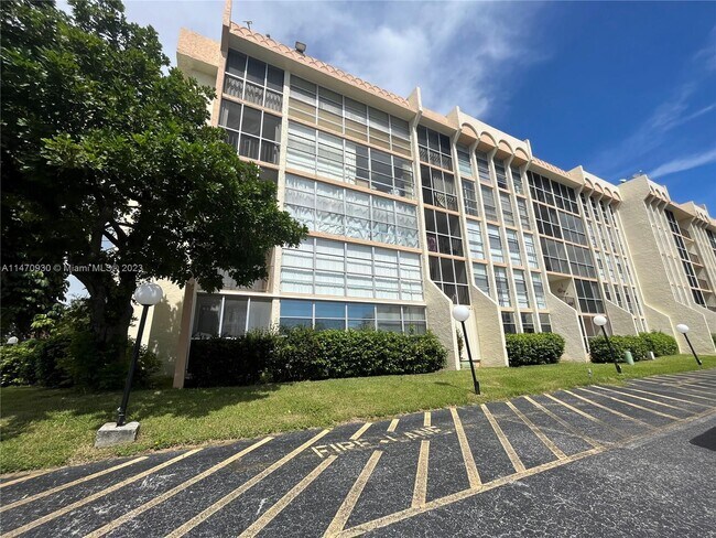 Building Photo - 2000 Atlantic Shores Blvd