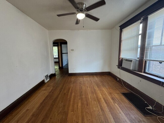 Foto del edificio - 5741 Floy Ave