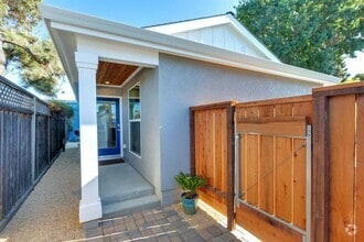 Building Photo - 930 Magnolia Dr