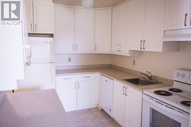 Building Photo - 141-141 Edgehill Dr