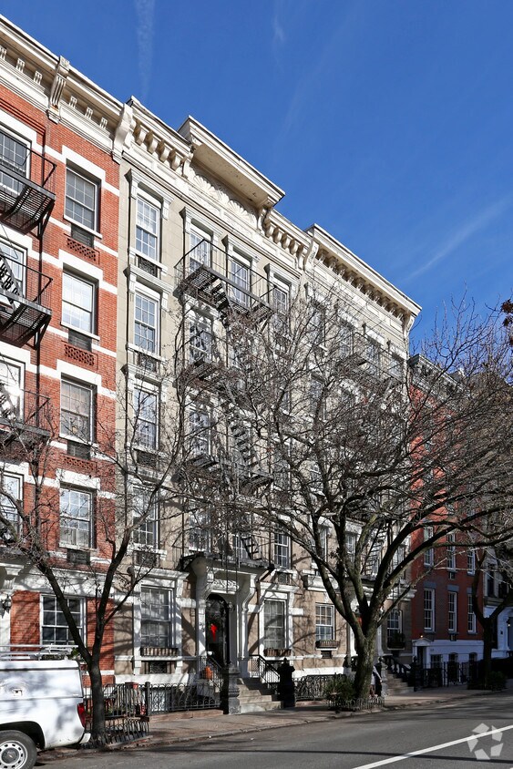 Foto principal - 331 W 21st St