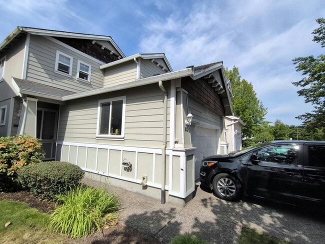 Building Photo - 1532 SE Gerhard Dr
