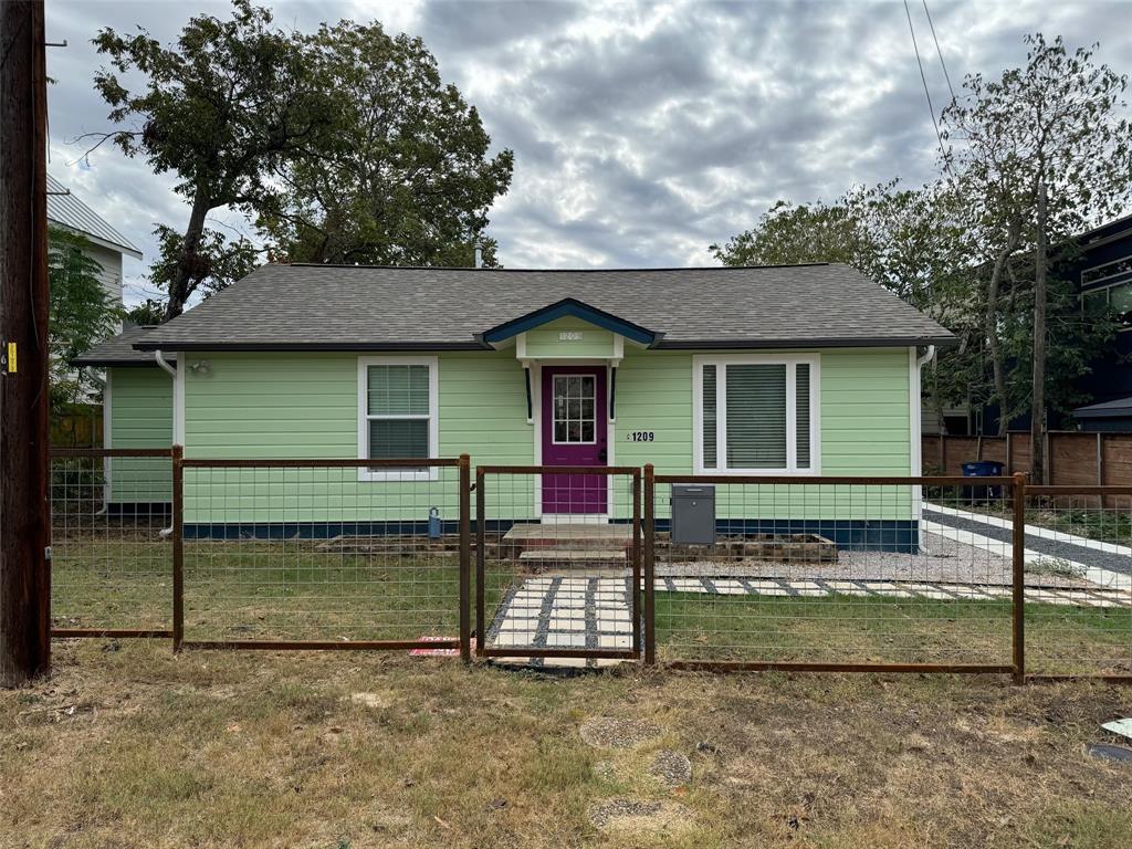 Primary Photo - 1209 Bob Harrison St
