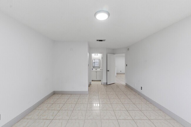 Foto del edificio - 11241 W Atlantic Blvd