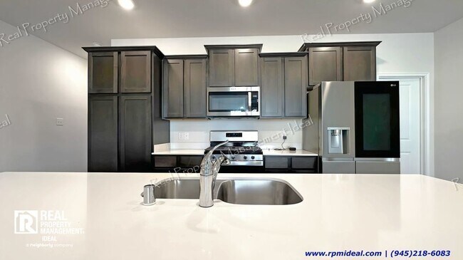 Foto del edificio - $2,300 - 3bed / 2.5bath - Beautiful Townho...
