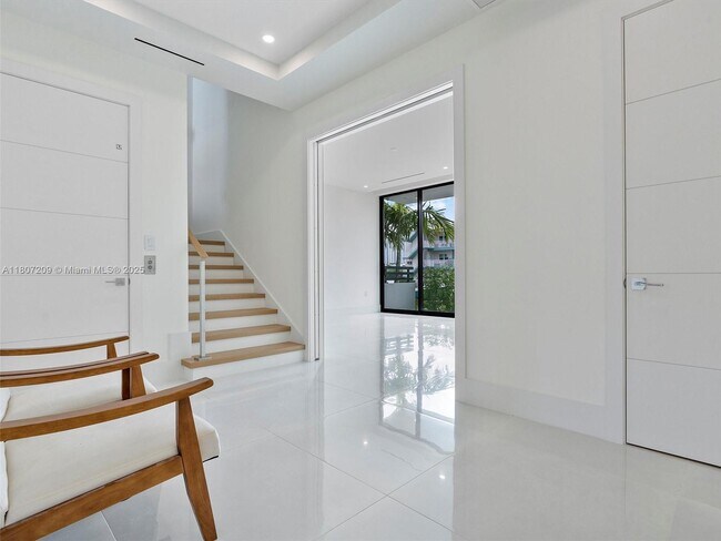 Foto del edificio - 4004 NE 167th St