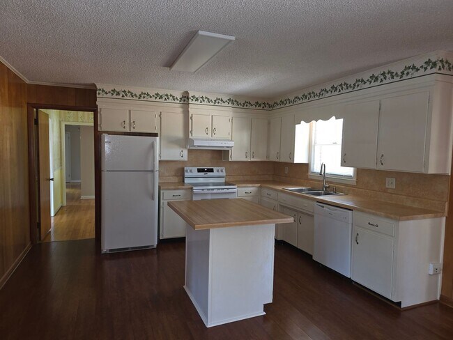 Foto del edificio - 3322 Hart St NE