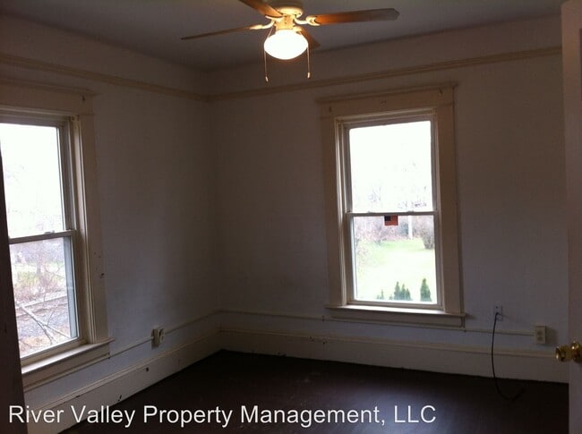 Building Photo - 24 Durkee St